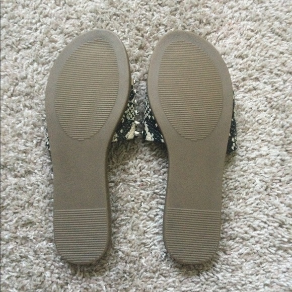 ๐ฅ๐ฅHOST PIC๐ฅ๐ฅMadden Girl Farrin Studded Sandals - Picture 3 of 11